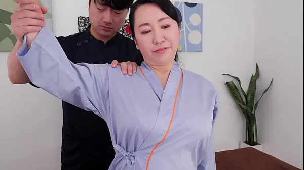 新しいA Big Boobs Chiropractic Clinic That Makes Aunts Go Crazy With Her Exquisite Breast Massage Yuko Ashikawaトップクリップ