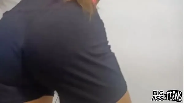 新しい我的繼兄弟不會讓我一個人呆著，當他總是想操我時，我必須把我的屁股給他トップクリップ