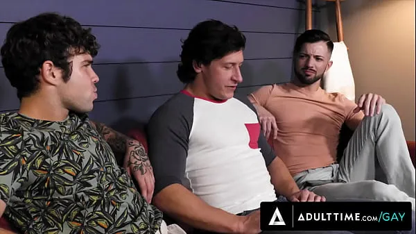 When Dalton Riley reveals to his gay BFFs Casey Everett and Joseph Castlian that he's bicurious and completely inexperienced, they waste no time in convincing him some bareback fucking and deepthroating with them is the best way to learn! THREESOME Clip hàng đầu mới