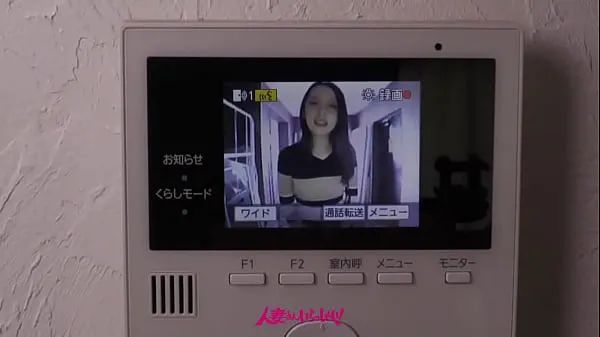 Welcome married woman! ] Wives Who Want To Make An AV Debut Without Knowing Their Neighbors! Invite a married woman with a fascinating look and gestures to her home and take an AV shoot! Even though she's such a cute married woman, she's greedy Clip hàng đầu mới