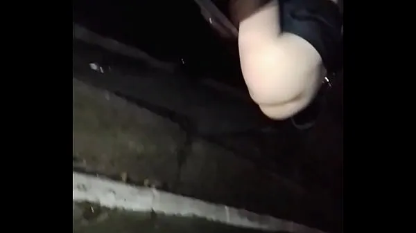 新人妻露屁股当众街头给陌生人！ “追顶部剪辑