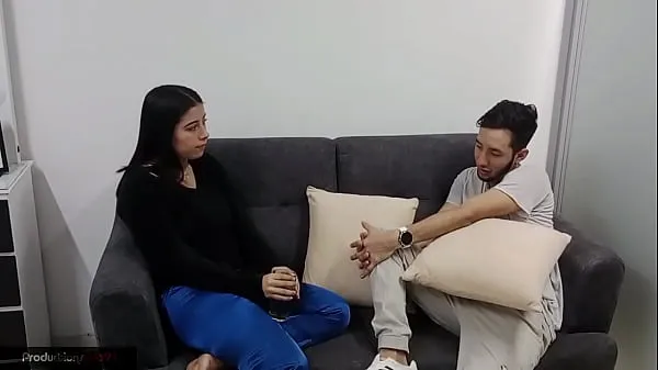 Novos A jovem ficou com muito tesão, ela se ofereceu para chupar meu pau e colocou sua boceta na minha boca para que eu pudesse chupar e penetrá-la principais clipes
