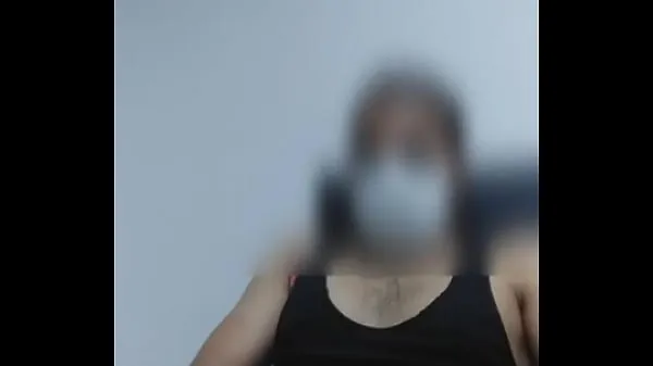 Nuevos Un joven, sentado en el escritorio, encendió una cámara y entre ustedes, y golpeó a diez hijos para ahogar a la empresa clips principales