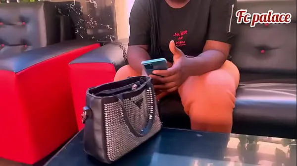 Nye I travelled down all the way to see my online boyfriend and since he didn’t show up long story short, watch how I ended up fucking a man who came by( SUBSCRIBE TO RED TO WATCH COMPLETE VIDEO topklip