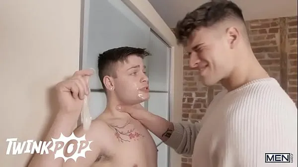 Nouveaux Le beau Malik Delgaty s'amuse avec Ryan Bailey jusqu'à ce que sa petite amie les attrape - TWINKPOP meilleurs clips