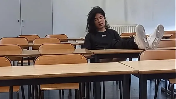 مقاطع علوية Oh my... This student wanks his dick at school جديدة