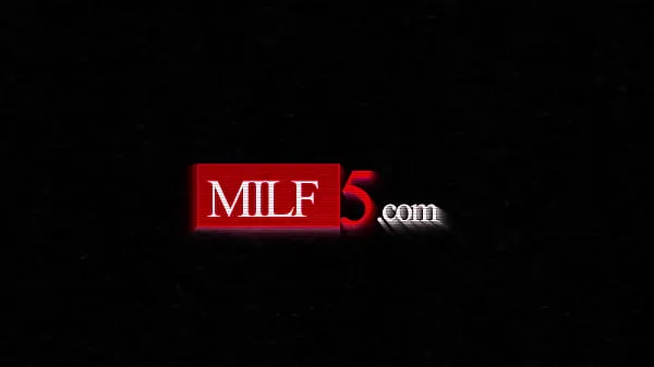 Nouveaux MILF intelligente embauchée pour le poste de belle-mère - MILF5 meilleurs clips