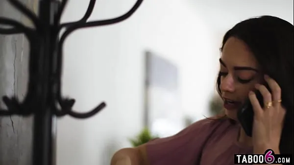 مقاطع علوية Bisexual gay threesome in the office with boss assistant and her boyfriend جديدة