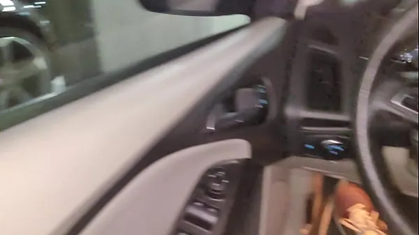 Neue Ungeschützter Sex in der Öffentlichkeit im Auto mit einem sexy Fremden. Blowjob auf einem ParkplatzTop-Clips