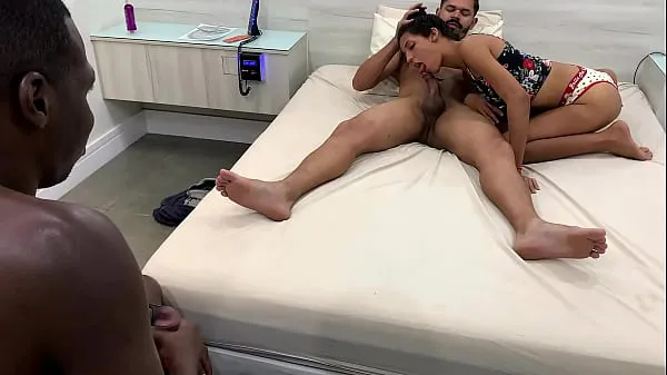 Νέα Young girl fucks her boyfriend's friend and even humiliates him κορυφαία κλιπ