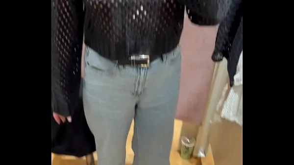 Neue Trying on a see through top in publicTop-Clips