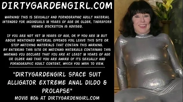 Nye Dirtygardengirl space suit alligator extreme anal dildo & prolapse topklip