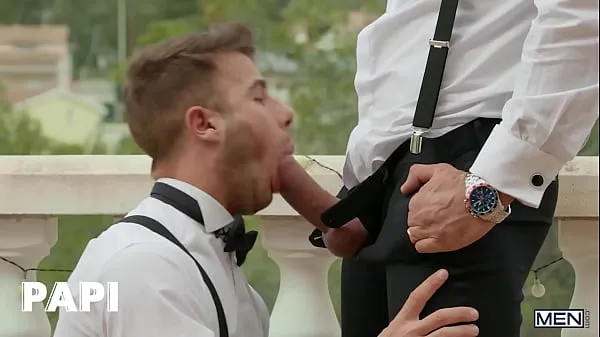 Uudet Allen King Kneels Down To Greedily Suck On Sir Peter’s Long, Thick Dick Before Taking A Ride On It - PAPI suosituimmat leikkeet