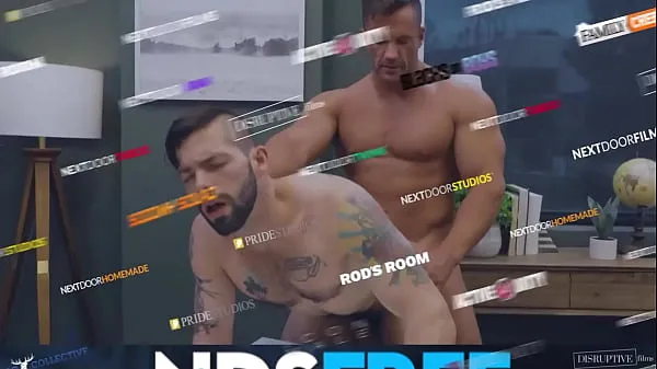 Uudet After working out, Devin Franco follows Blain O'Connor to watch him shower. He makes a makeshift glory hole in the shower curtain and invites Aiden Langston to join the glory hole fun suosituimmat leikkeet