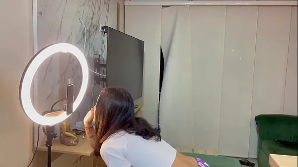 New mi pequeña hermanastra de 18 quiere ser influenciadora y le ayudo con sus videos para aprovechar y follarmela top Clips