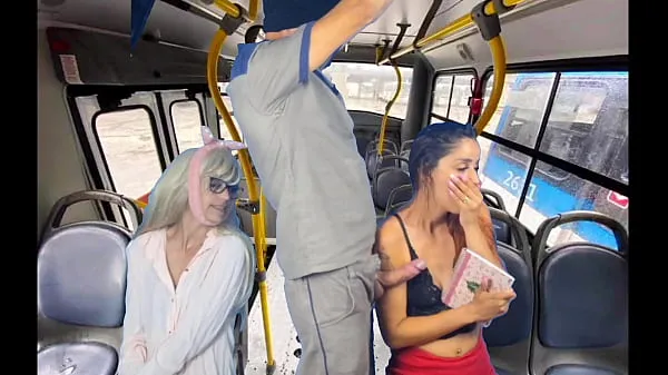 Yeni Worker takes out his dick and gropes women on the bus in public en iyi Klipler