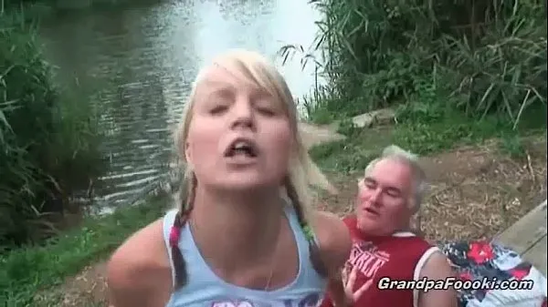 Nové Gorgeous blonde rides dick on the river shore nejlepší klipy